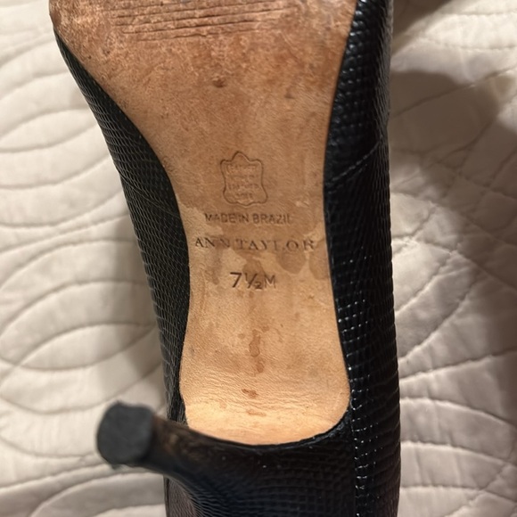 🌹Ann Taylor Black Peep Toe Heels - Picture 6 of 6